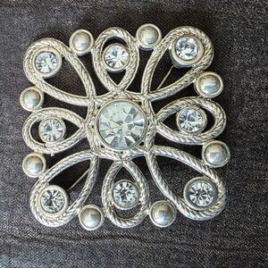 Premiere Design large silver brooch w/whirl cut stones-Brilliant-fashion jewelry